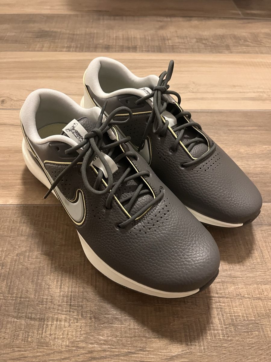Nike Scarpe da uomo: Chaussures de golf Nike – Nuovo (secondo la descrizione) da Conthey venduto da guemae