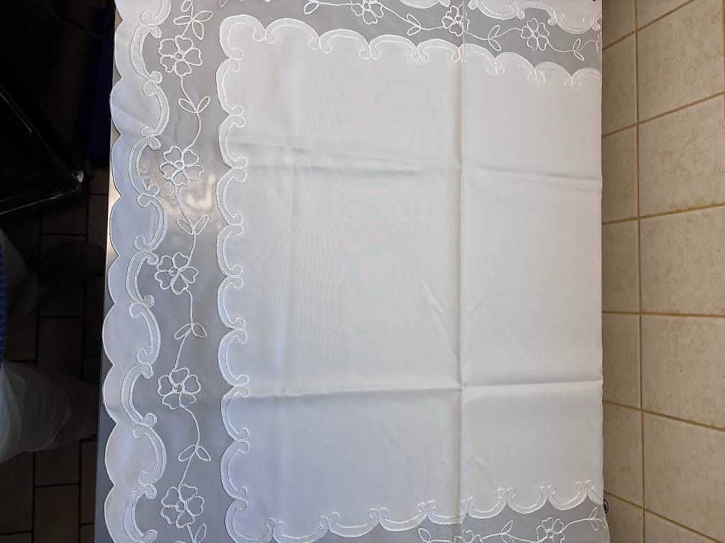 Altra biancheria da tavola: Tischdecke mit Stickmuster – Usato da Appenzell Eggerstanden venduto da fab_jqr6 1