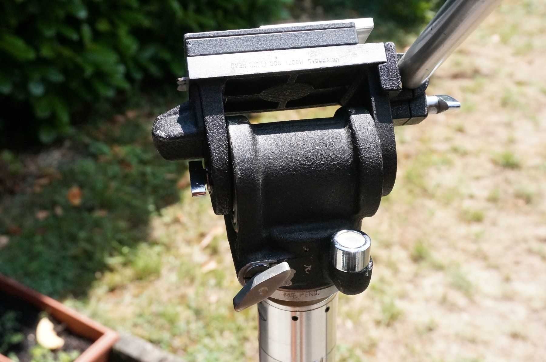 Treppiedi & Teste: Quickset Tripod 4-73010-7 mit Universal Fluid Head Australia – Usato da Spreitenbach venduto da Salesmanship 5