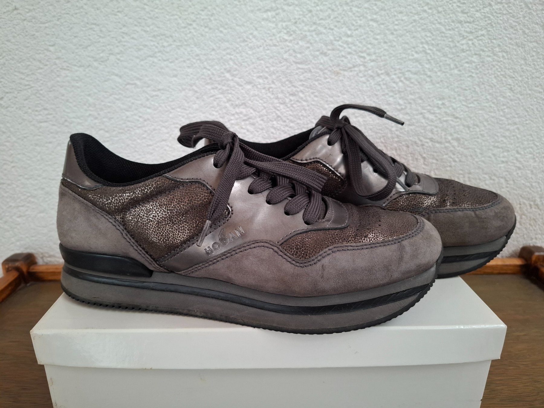 Scarpe da donna: Chaussures marque HOGAN - Daim/velours gris - Taille 38 – Usato da Meinier venduto da Gattuso22 2
