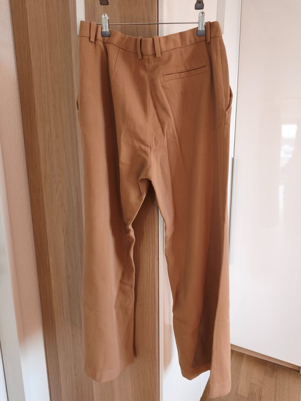 Cos Pantaloni: COS Hose – Usato da Niederrohrdorf venduto da yan_zkz6 1