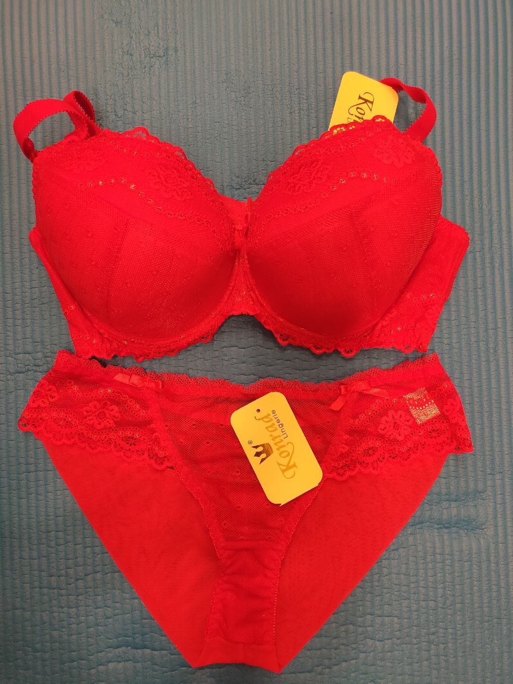 Autres dessous: Rote Slip's und BH's div Grössen – Neuf avec emballage d'origine à Oberwil b. Büren par 3298Oberwil