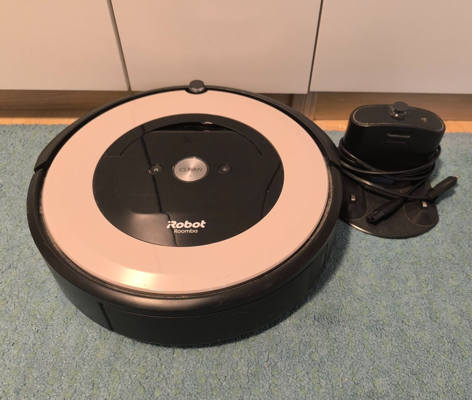 Irobot Aspirapolveri & Accessori: iRobot Roomba e5 Saugroboter mit Ladestationn – Usato da Gams venduto da MissTraveller