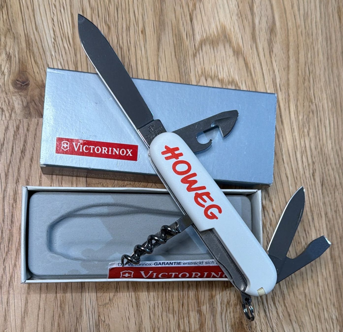 Victorinox Taschenmesser: VICTORINOX TASCHENMESSER HOWEG – Neu und originalverpackt aus Zürich von Frei-Occasionen 9