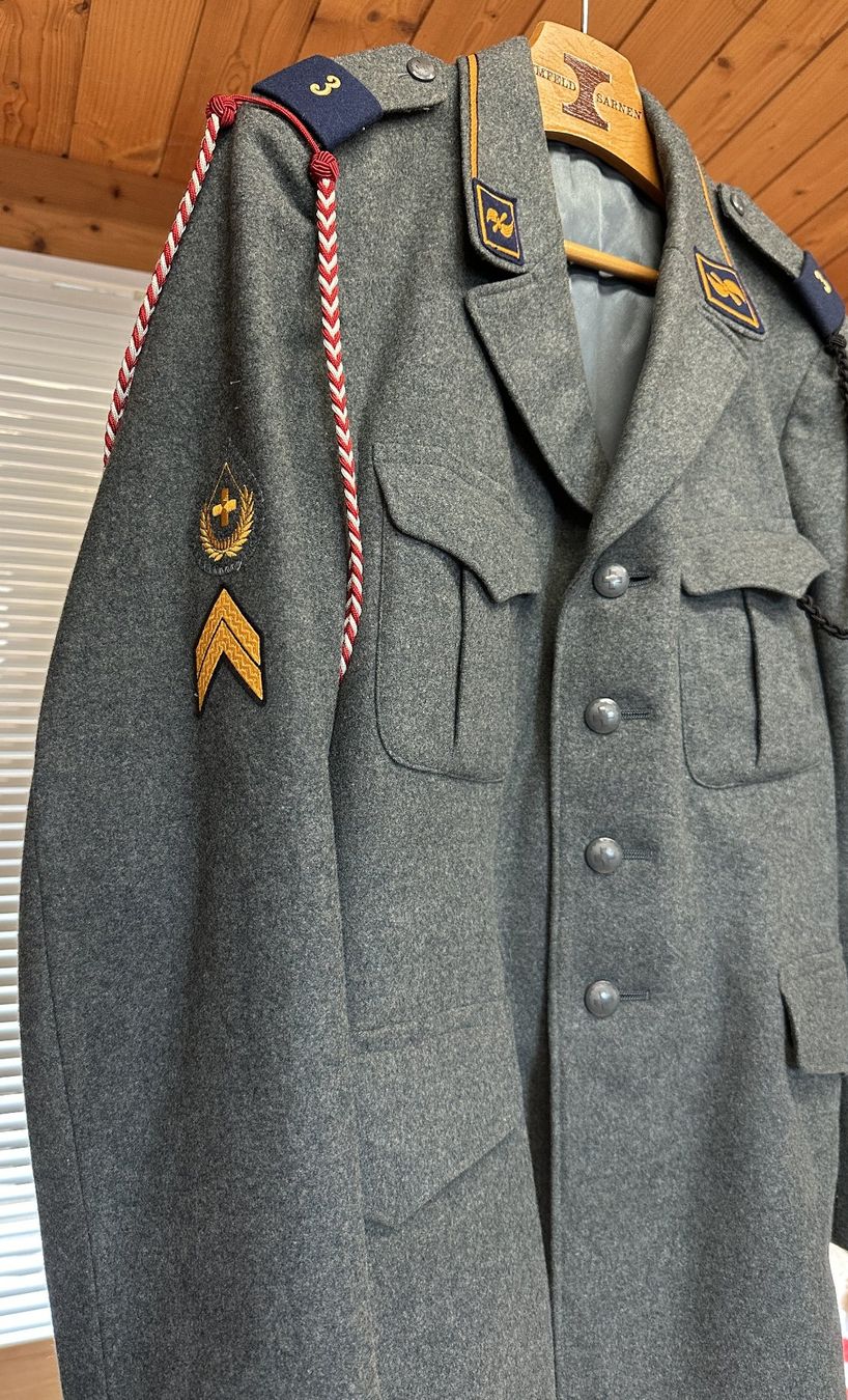 Uniformi: Uniform Jacke eines Offiziers – Usato da Hergiswil NW venduto da hpb_9bvx 2