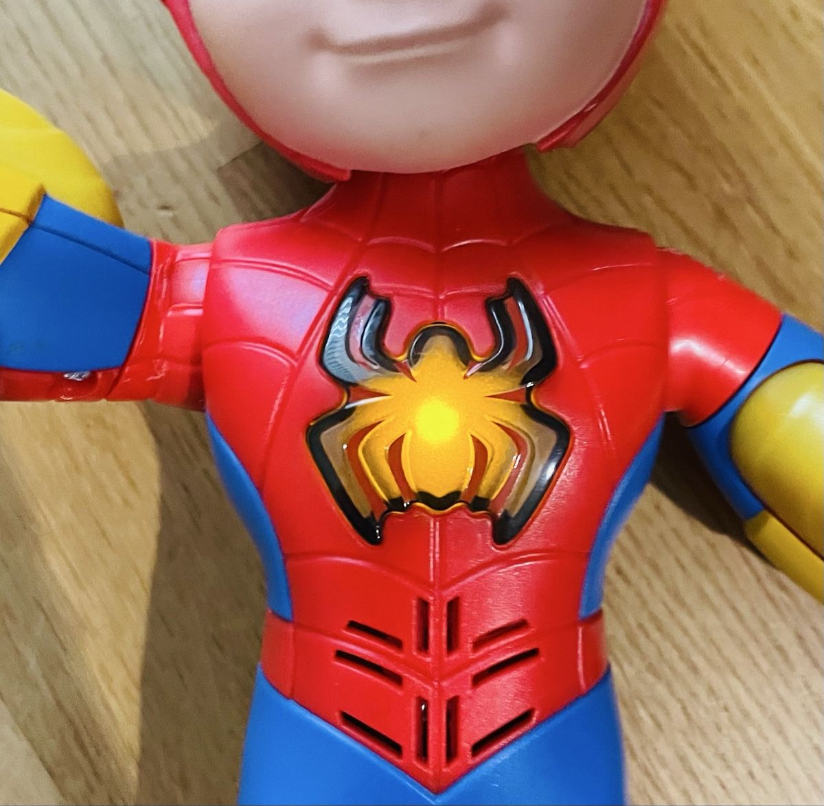 Kleiderpakete: Marvel Spiderman Bundle, with action figure included! – Gebraucht aus Zollikerberg von BS.SM 3