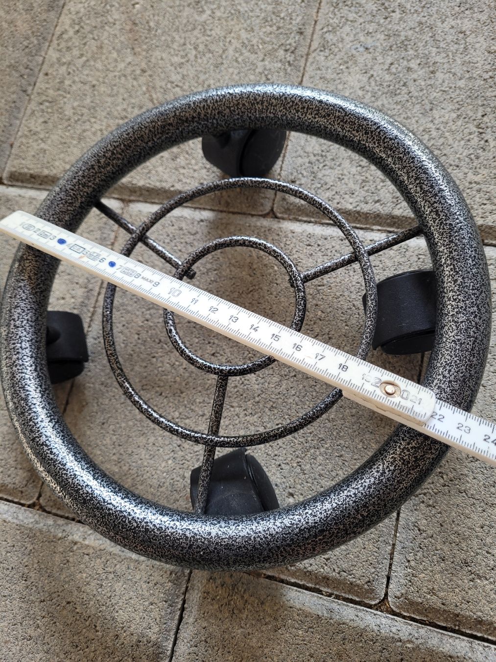 Sonstiges zum Lager & Transport: Pflanzenroller Metall grau Rollen gebraucht Durchmesser ca.  – Gebraucht aus Tegerfelden von Tiggerfreund 2