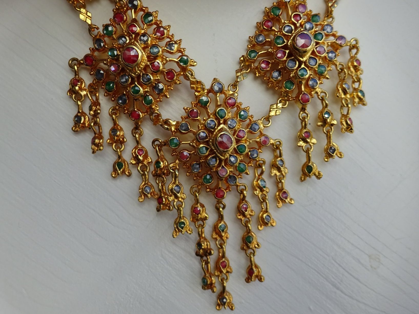 Catenine: Glitzer Collier / Kambotscha Tracht – Usato da Esslingen venduto da FetteSchnecke 3