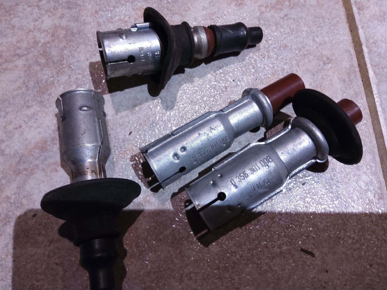 Accessori per altri veicoli: Kerzenstecker Oldtimer – Usato da Aeschi b. Spiez venduto da Merk-Pullax 2