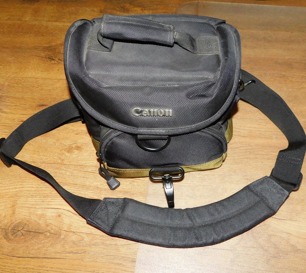 Canon Borse: Fototasche Canon – Usato da Villnachern venduto da Schnugelchen