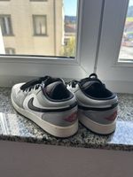 Baskets Nike Air Jordan 1 Low gris blanc noir occasion