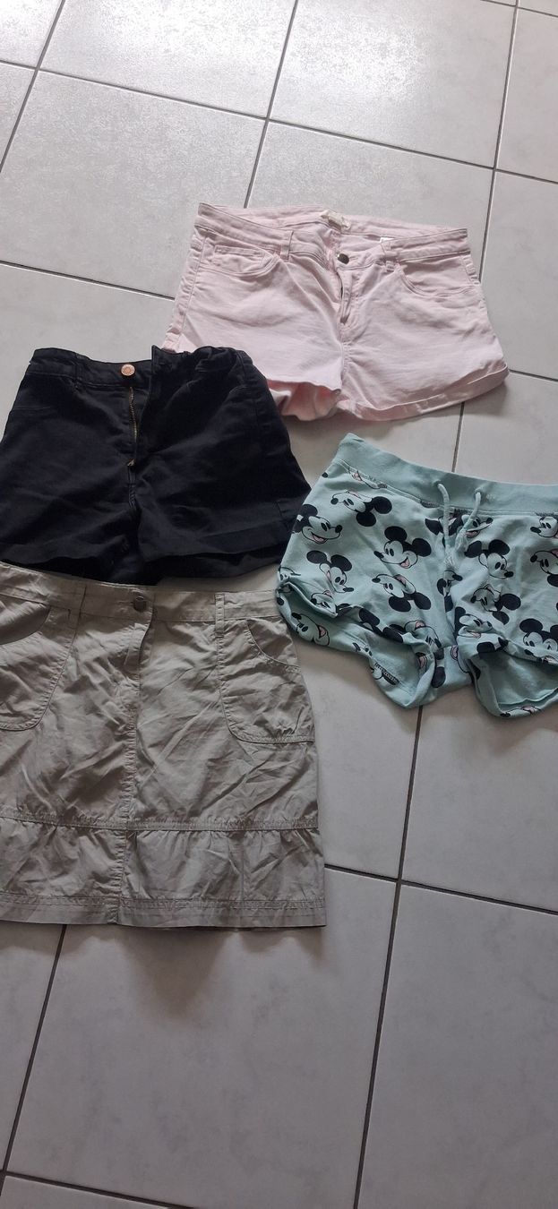Lotti & Set di vestiti: Kleiderpaket Mädchen – Usato da Salgesch venduto da nicc79