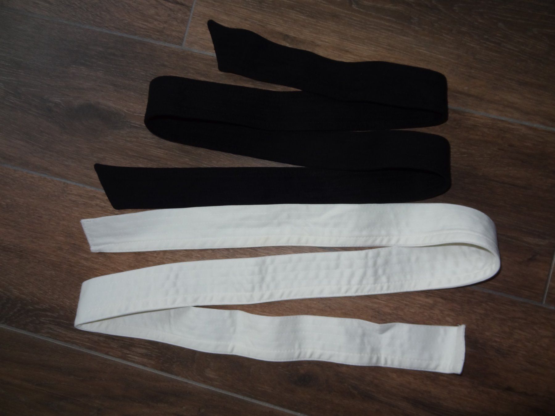 Gürtel: Ceintures noires et blanches - parfait état! – Gebraucht aus Satigny von salvatore73 1