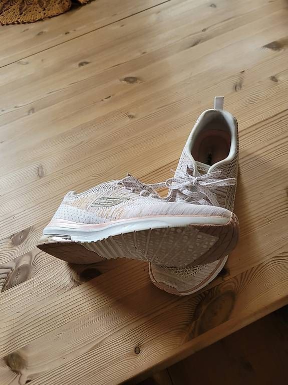 Scarpe da donna: Sketschers  – Usato da Schleitheim venduto da Budges 3