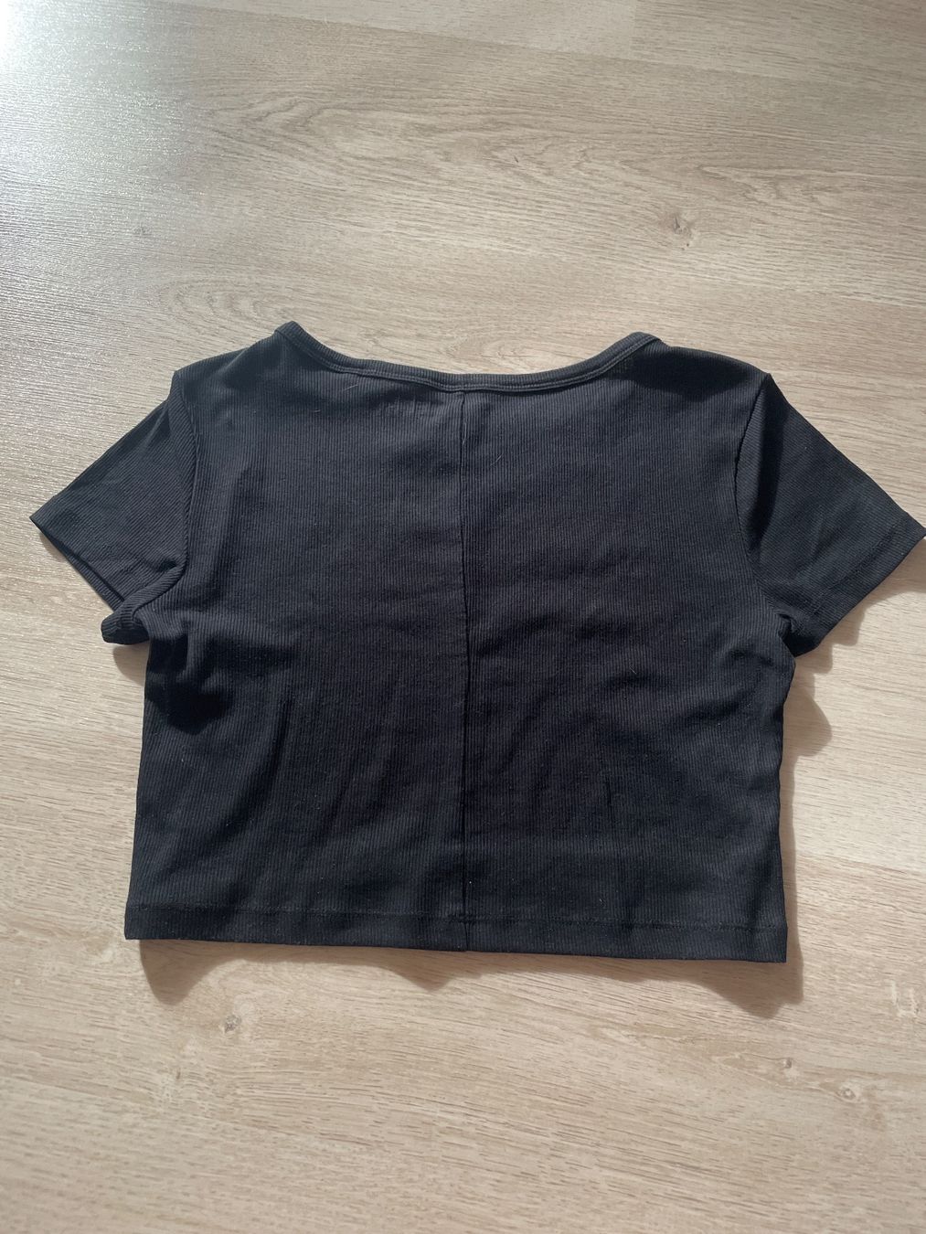 Next T-shirts: Crop top noir – D'occasion à Ste-Croix par aud_5p6b 2