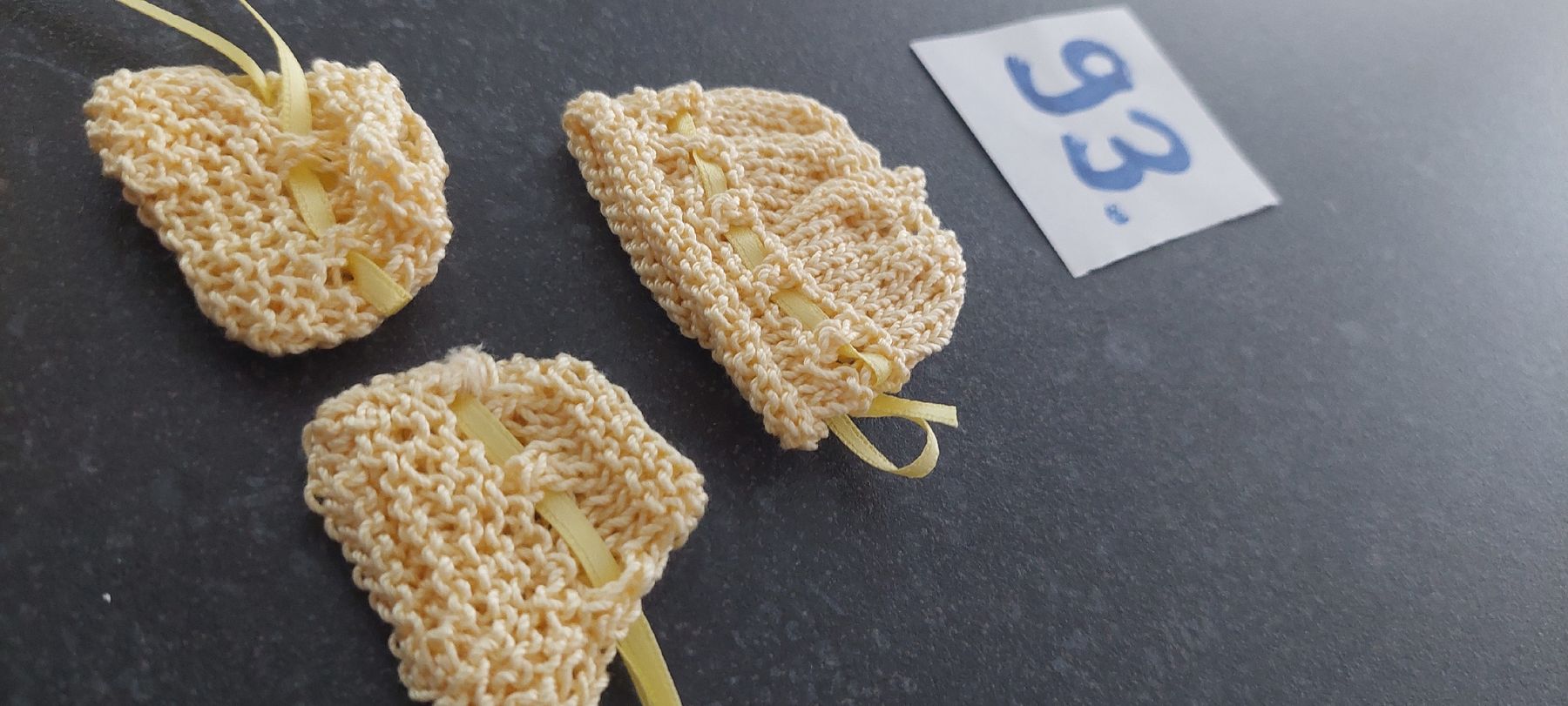 Bambole: Miniatur Puppenkleidli  – Nuovo e nell'imballaggio originale da Muri AG venduto da nindo1 7