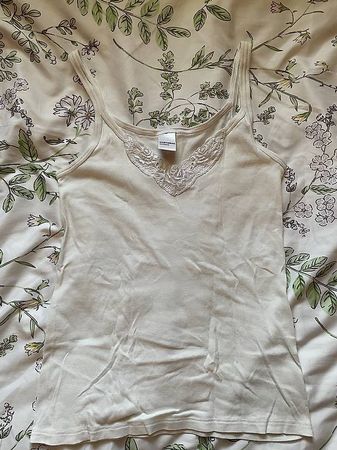 Weisses damen-top mit spitze