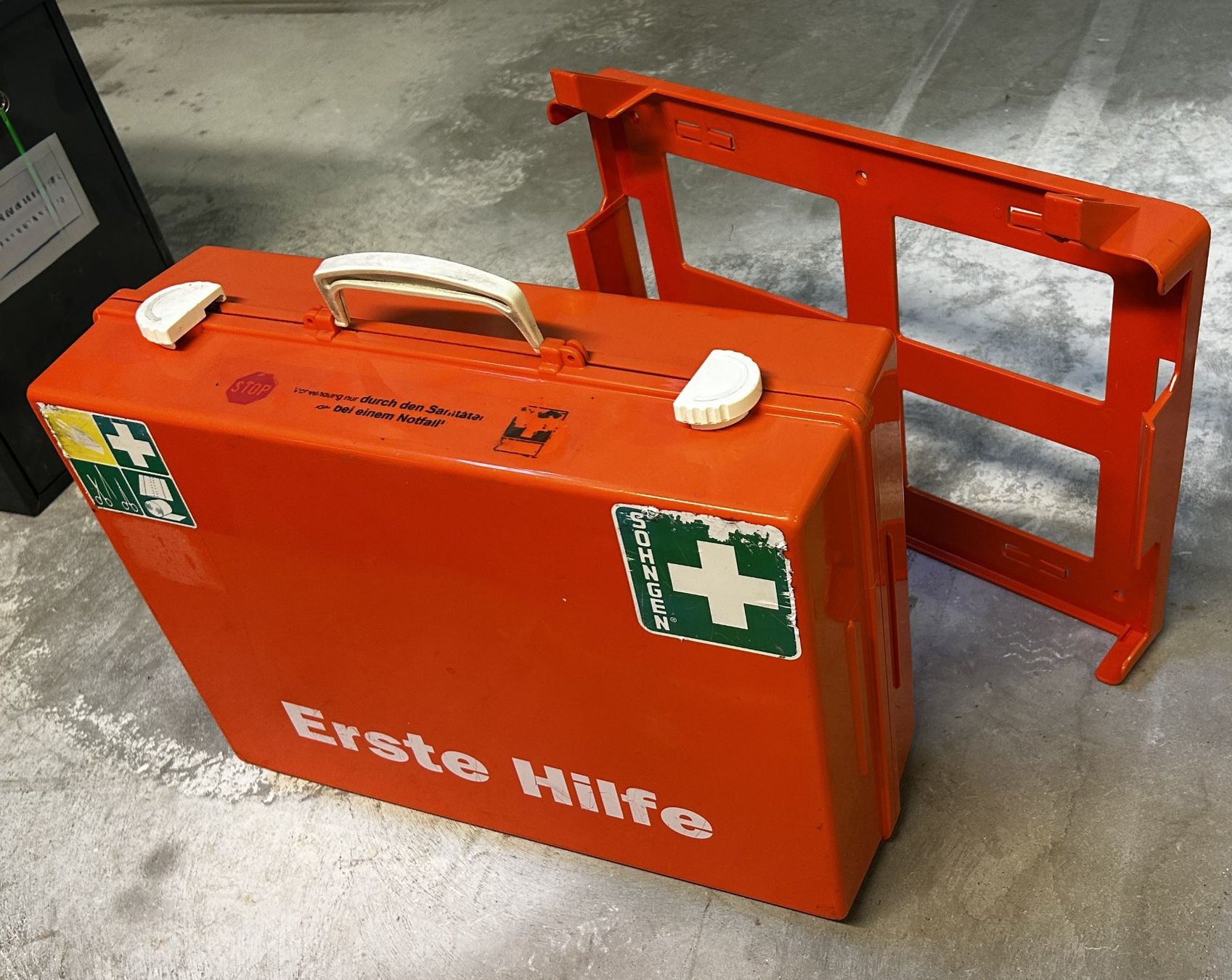 Kit di pronto soccorso: Erste Hilfe - Koffer – Usato da Felben-Wellhausen venduto da Maschinenfabrik_Fe 1