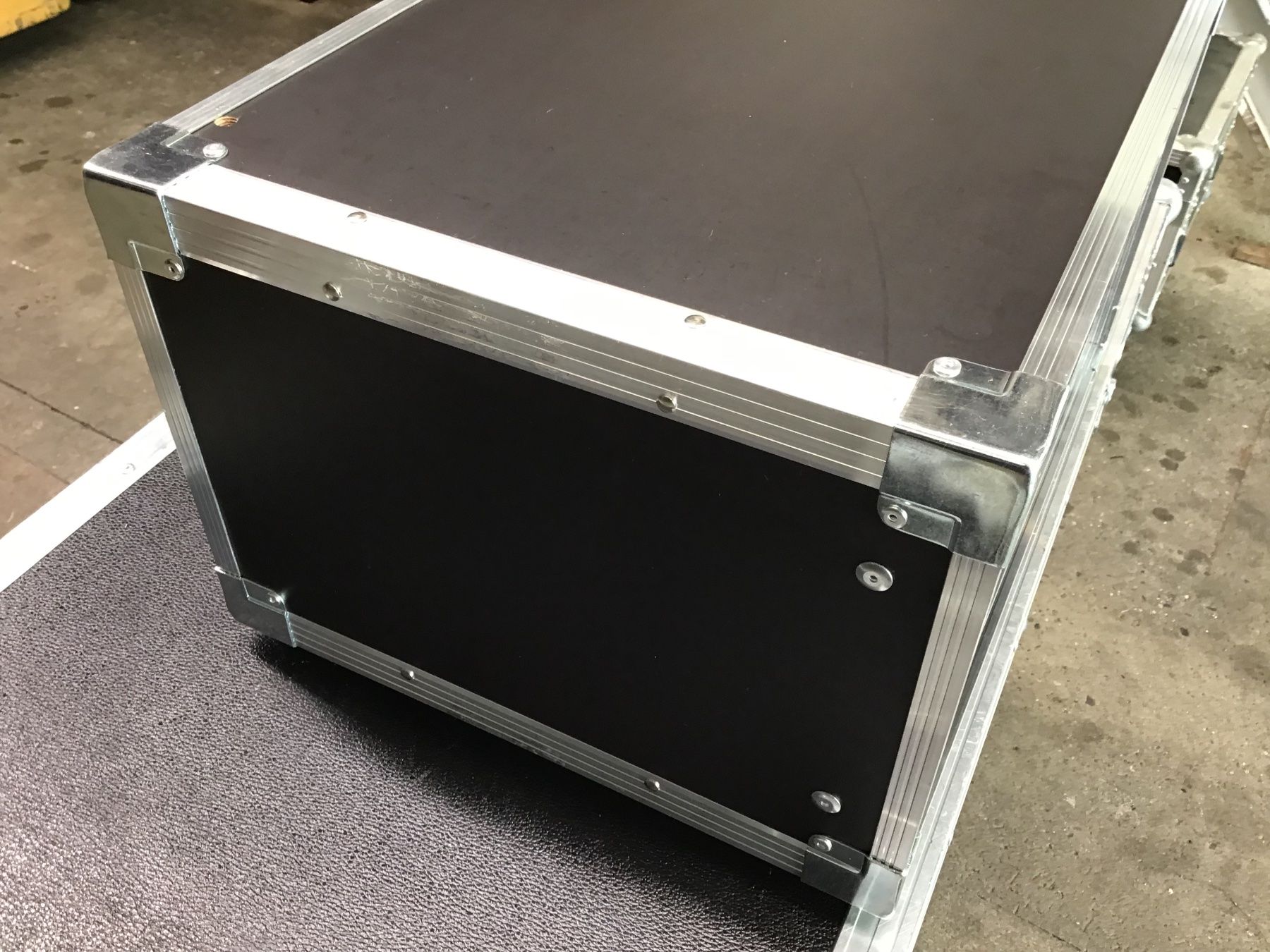 Altri accessori: 19 Zoll Rack 6 HE – Usato da Leuggern venduto da stagem 1
