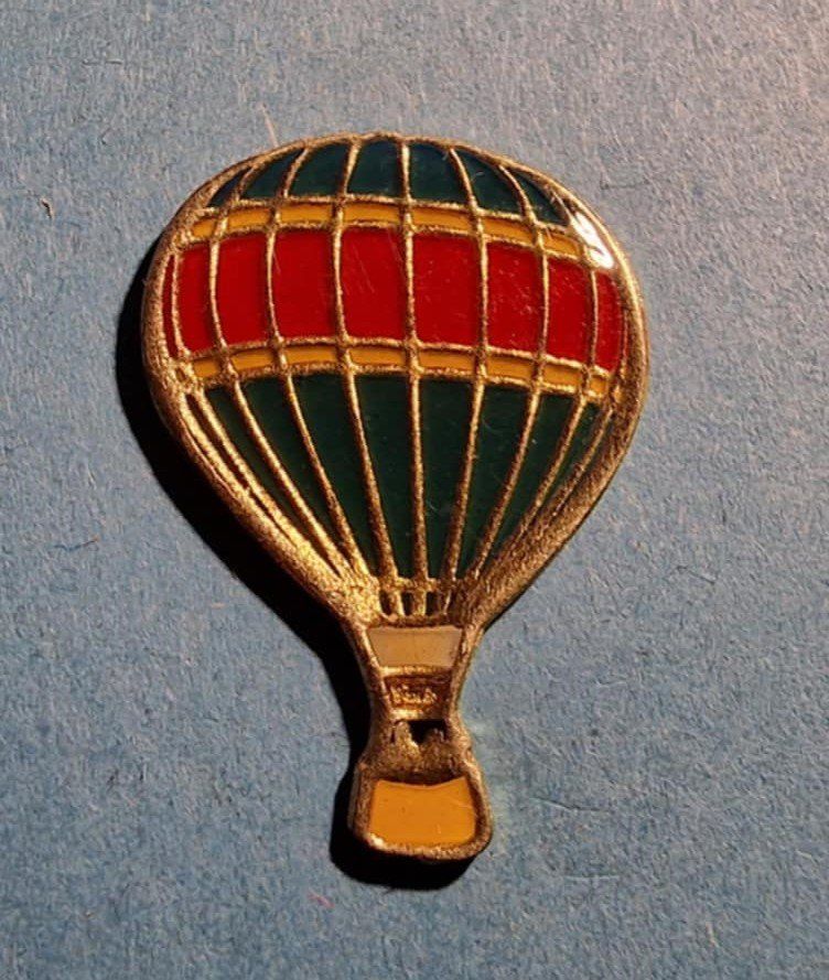 Plaquettes & Badges: Ballon pin farbig – D'occasion à Härkingen par specialshapes