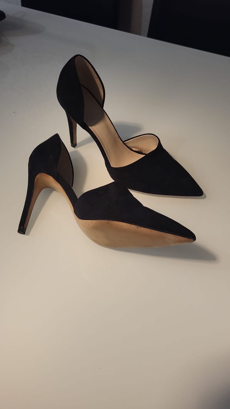 Scarpe da donna: Escarpins noirs élégants en daim, taille 39  – Usato da Vevey venduto da Manatee29