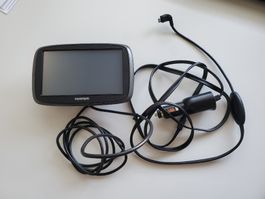 TomTom Navigationssystem mit Ladekabel und Halterung