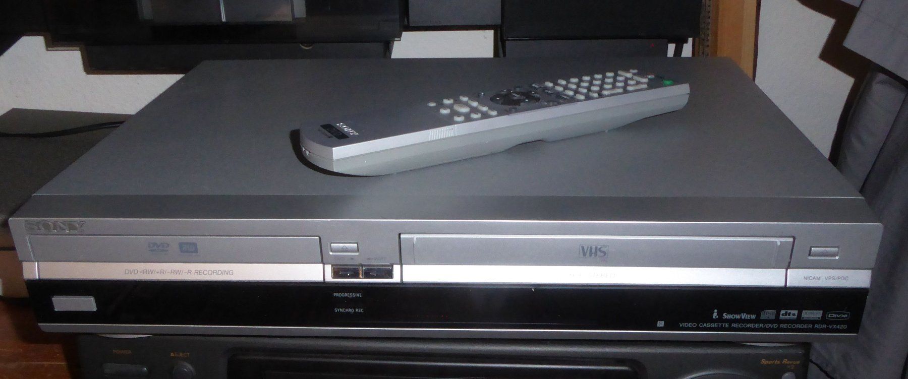 Sony Registratori: Sony Videorecorder VHS DVD Combi Recorder RDR-VX420E – Usato da Männedorf venduto da livesteam 3