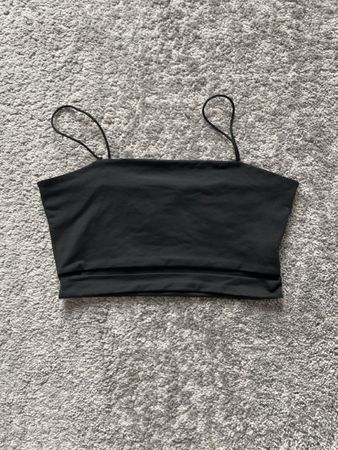 Crop top noir avec fente taille M