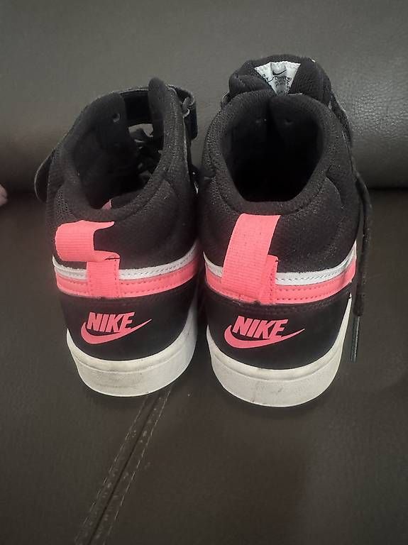 Scarpe da uomo: Nike Schuhe wie Neu – Usato da Bazenheid venduto da Sandi22