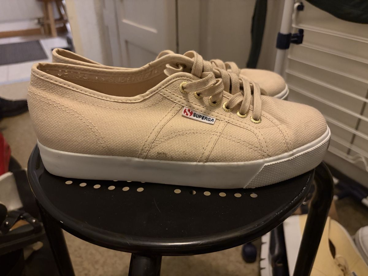 Superga Scarpe da donna: Beige Suprega Schuhe – Usato da Olten venduto da edona_muslija