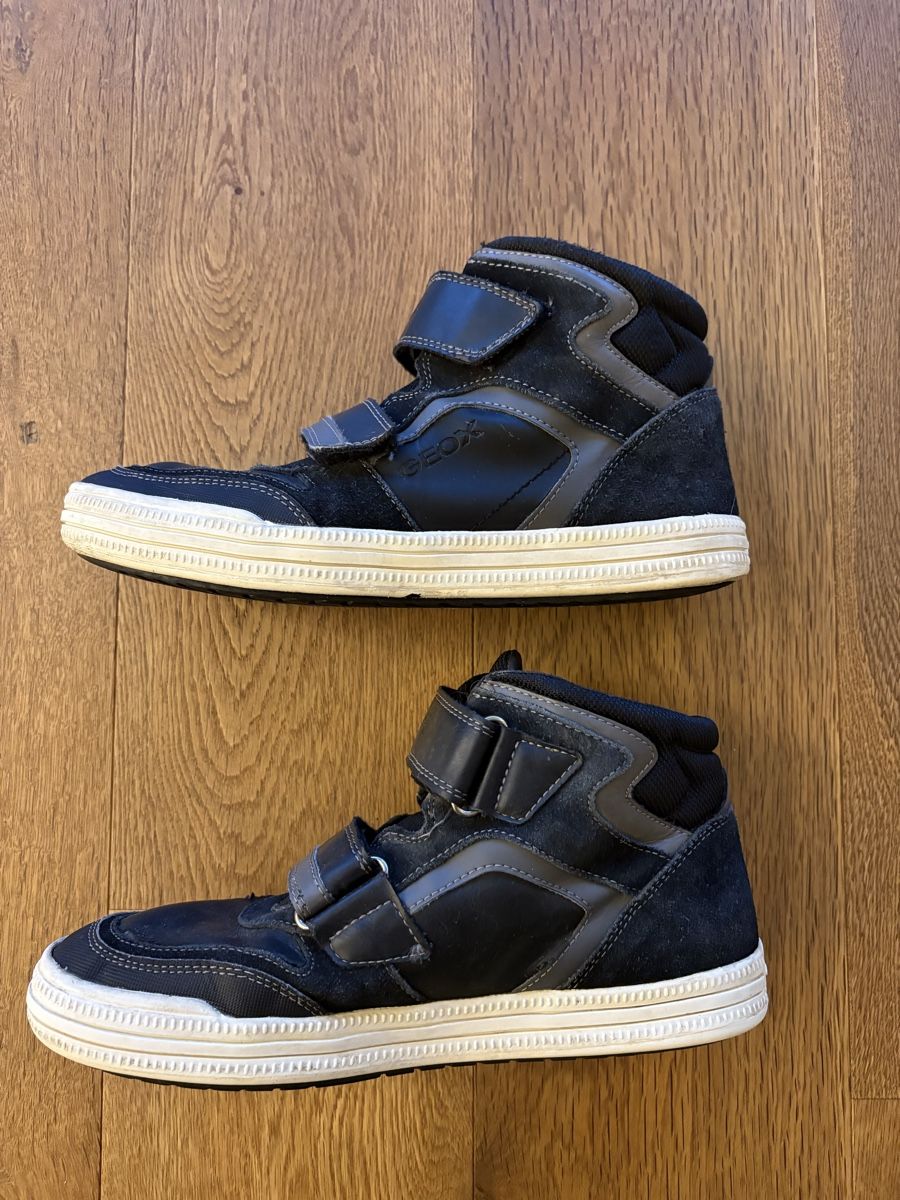 Geox Scarpe per ragazzi: Schuhe Geox, 39, schwarz – Usato da Horgen venduto da Rafnaf 1