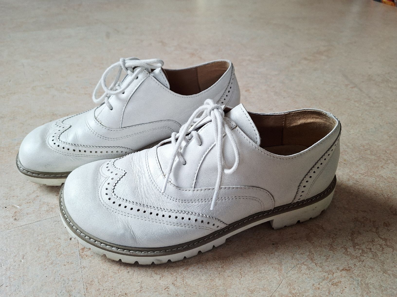 Helvesko Scarpe da donna: Helvesko Schuhe, Gr. 39, cremeweiss – Usato da Klingnau venduto da vollmond36 1