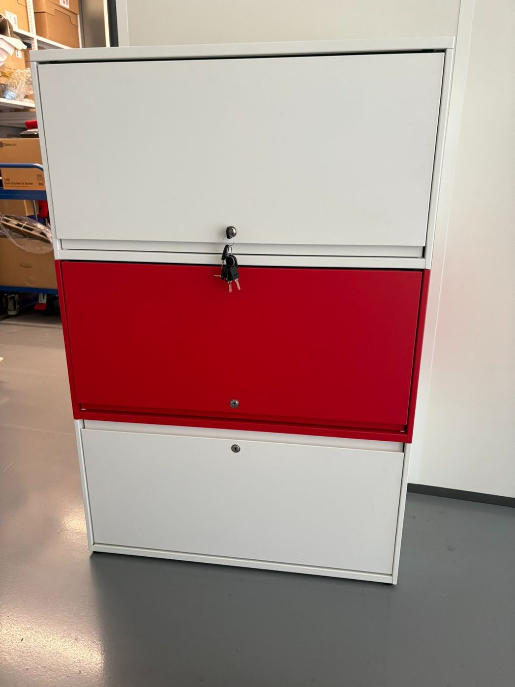 Armadi: Novex Nova16 Schrank – Usato da Biel/Bienne venduto da Bureaurama