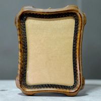 Cadre photo ancien en bois tigré sculpté 19é siécle