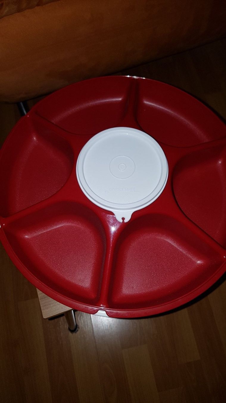 Tupperware Contenitori & Simili: Apero Platte mit Deckel – Nuovo e nell'imballaggio originale da Hasle b. Burgdorf venduto da buddle32