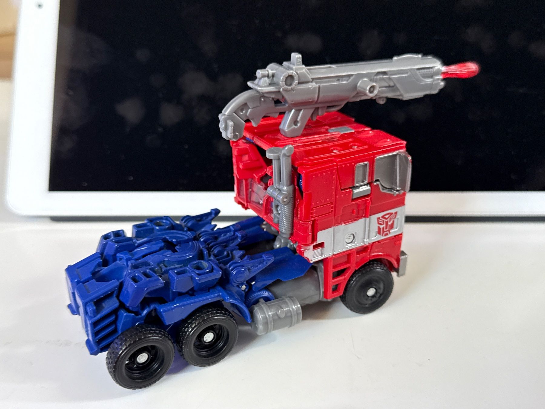 Hasbro Statuette: Transformers Evasion Mode Optimus Prime Hasbro – Usato da Allschwil venduto da meeresperle 2