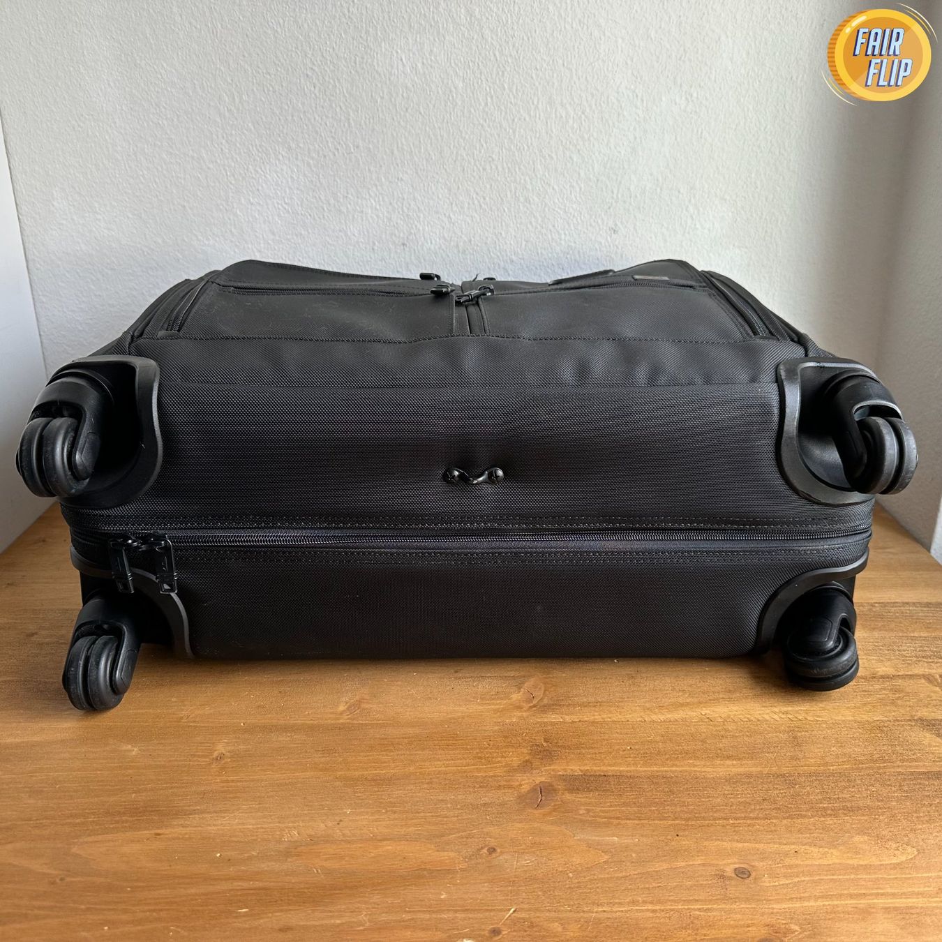 Tumi Valigie: Tumi Reisegepäck/Kleidersack mit Rollen – Usato da Luzern venduto da fairflip 4