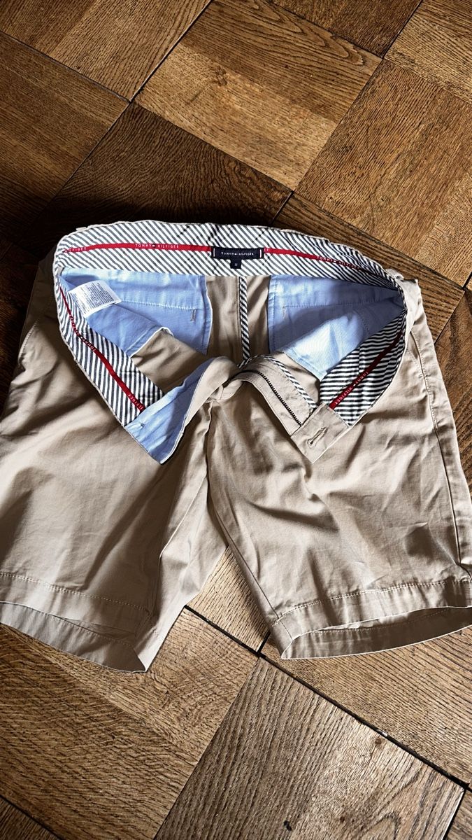 Tommy Hilfiger Pantaloni: Tommy Hilfiger Short Gr 32 – Nuovo (secondo la descrizione) da Basel venduto da aym_9yvr