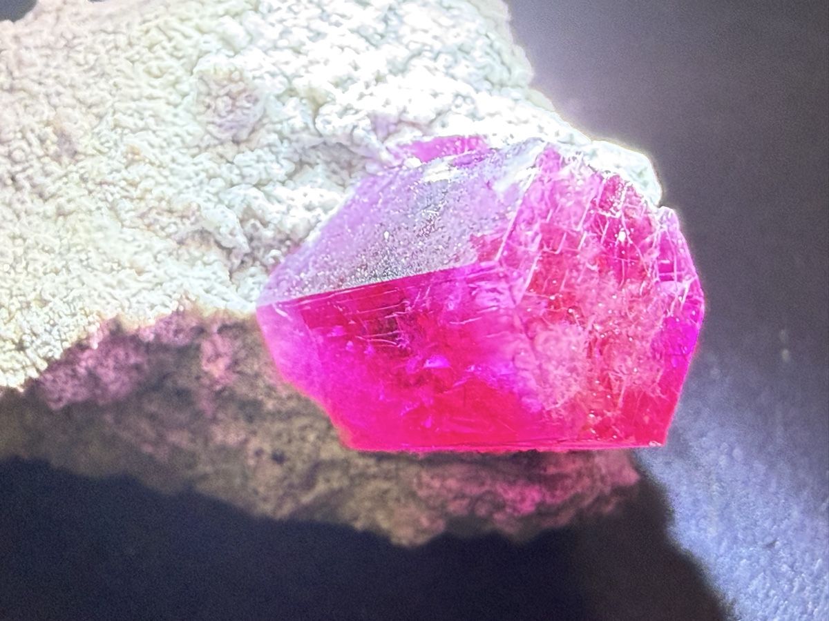 Pietre preziose: Red beryl in Matrix  – Nuovo (secondo la descrizione) da Oberhof venduto da RealStone 3