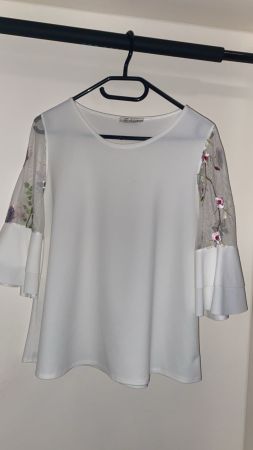 Weisses Shirt mit Blumenstickerei, Grösse M, Top Zustand