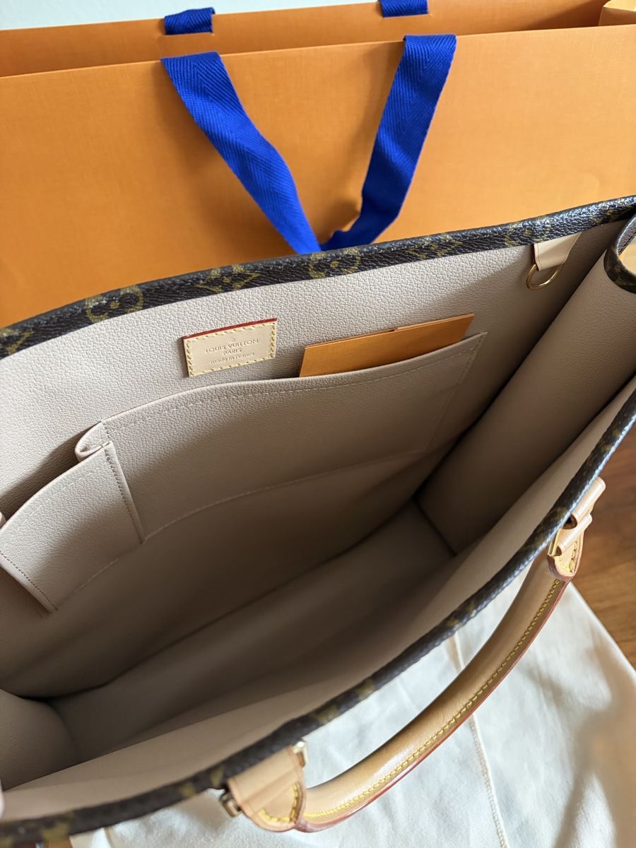 Louis Vuitton Taschen: Louis Vuitton Sac Plat – Neu (gemäss Beschreibung) aus Zürich von kristina09 2