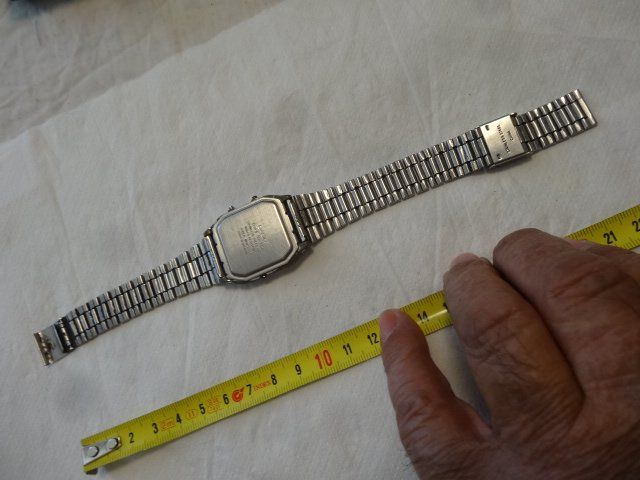 Casio Orologi: CASIO DIGITAL  HERREN  UHR.QUARTZ.-LÄÜFT-28X30MM – Usato da zürich venduto da ahmad01 3