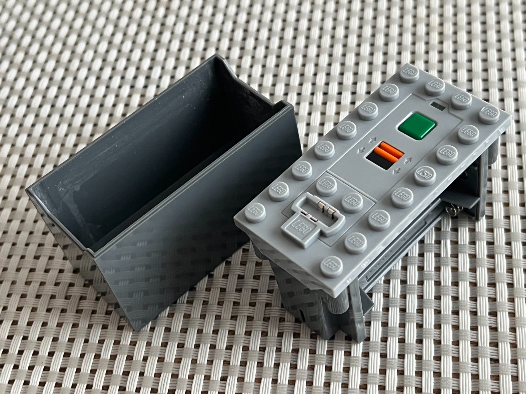 Lego Kit di costruzioni: Lego Eisenbahn Technic Batteriebox Technik 9V 4638959 88000 – Usato da Buochs venduto da Techtelmechtel 1