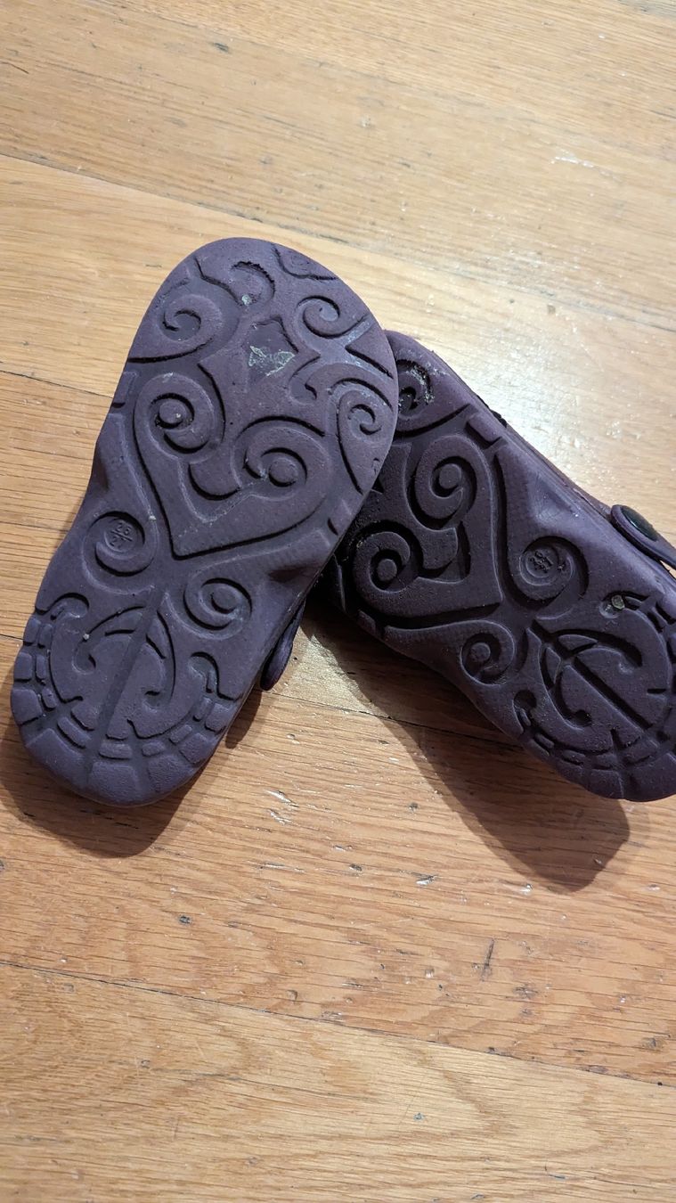 Scarpe per ragazzi: Hausschuhe gr 26/27 – Usato da Busswil BE venduto da Binchenbeetli