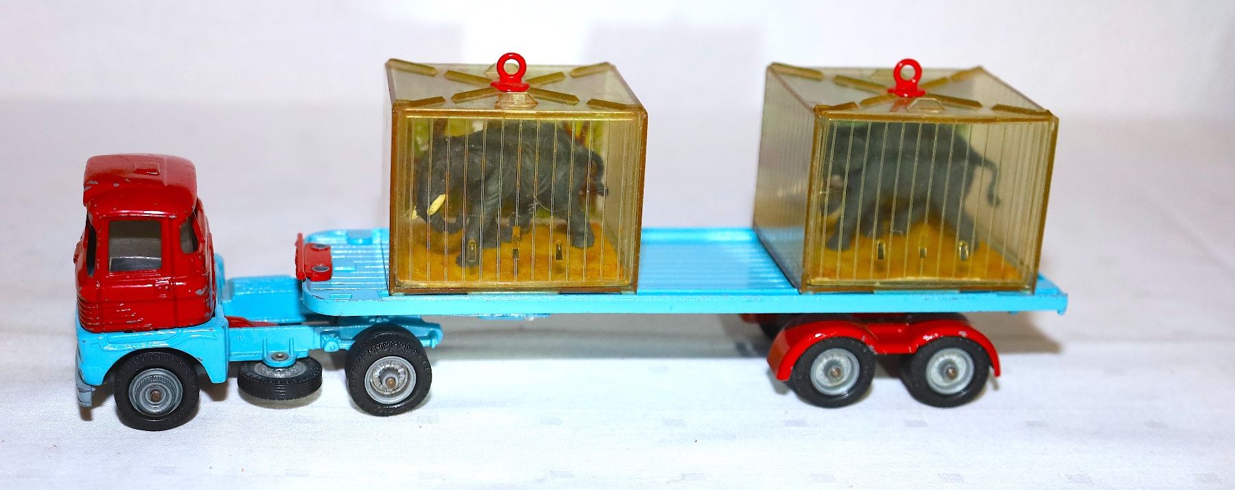 Corgi Toys Modellautos: VINTAGE Corgy Toys LKW CHEPPERFIELDS TIERAUFLEGERTRANSPORTER – Gebraucht aus Ipsach von Merlux