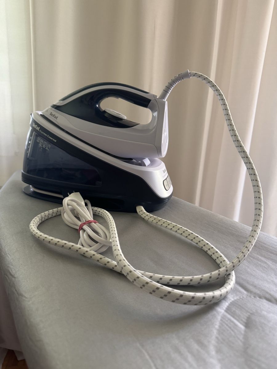 Tefal Ferri da stiro: Tefal Express Essential Dampfbügelstation – Usato da Wallisellen venduto da Buy.me.one.more.time 1