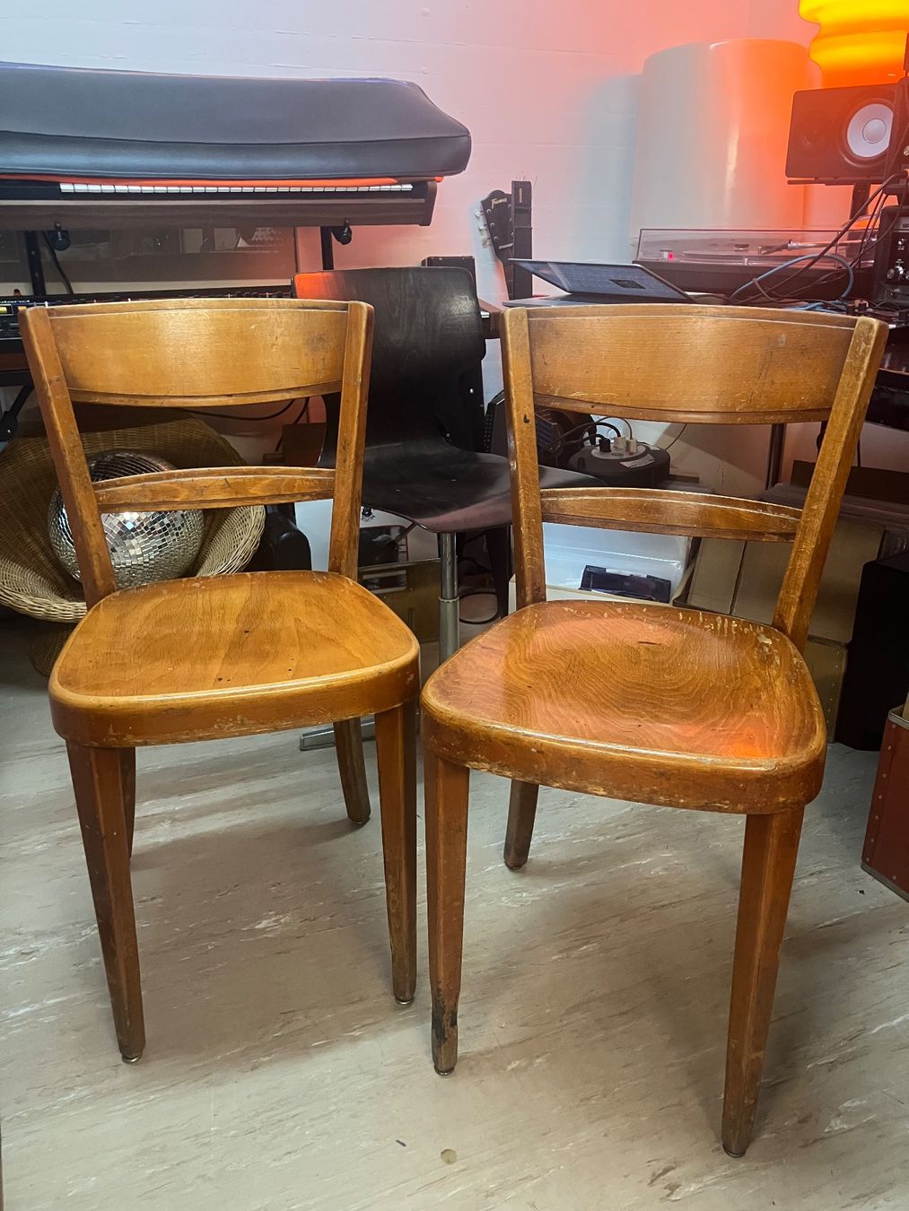 Chaises: Tolle Beizen Holzstühle 2er Set – D'occasion à Riehen par Phonem