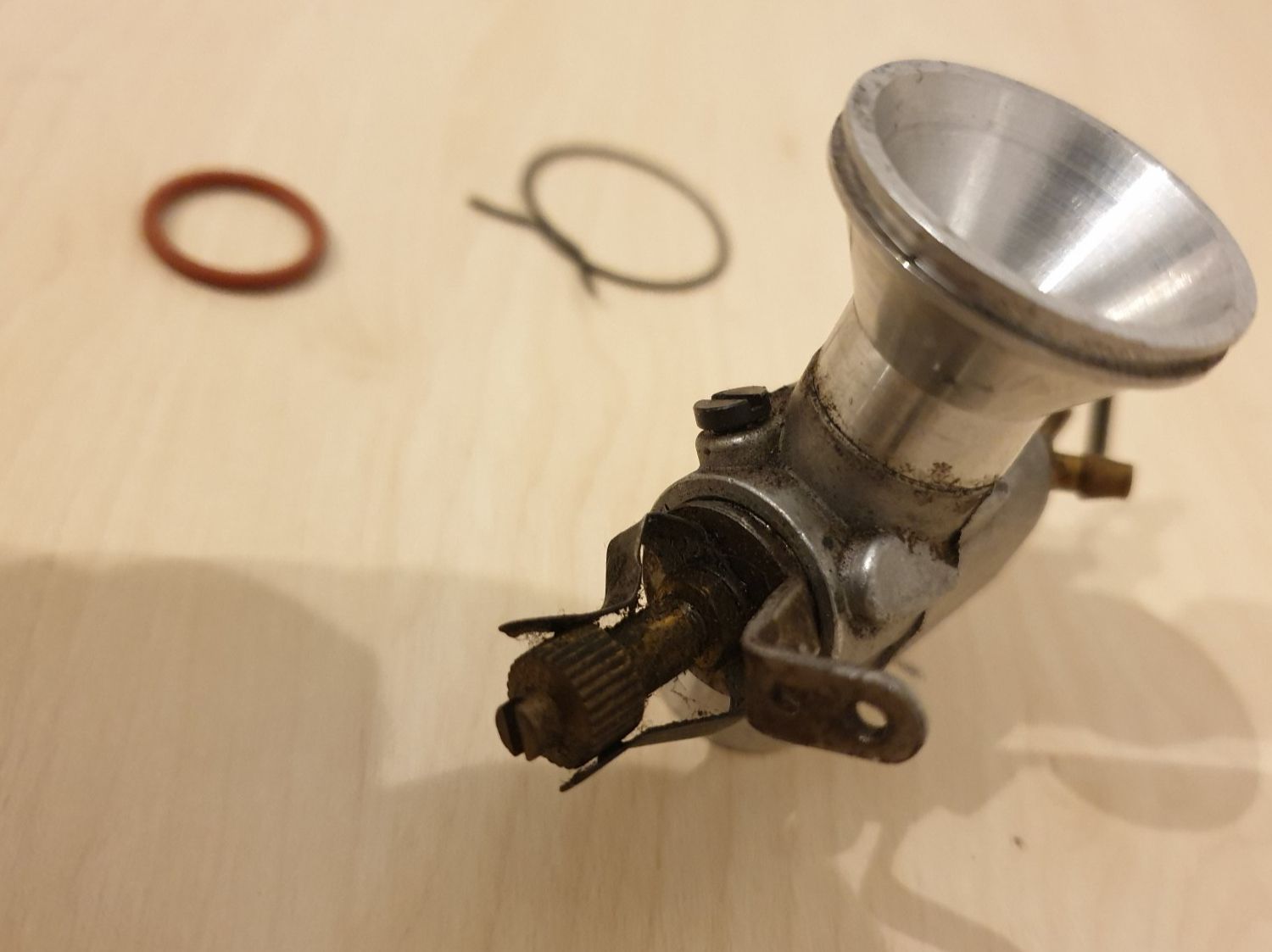 Accessori per altri veicoli: Vergaser Nitromethan Methanol RC Modellmotor Antik Nitro – Usato da Dürnten venduto da theoldstyler 3