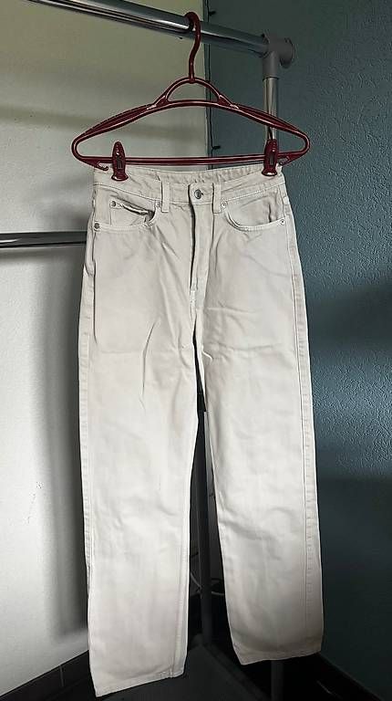 Pantaloni: Pantalon Weekday blanc cassé – Usato da Châtel-St-Denis venduto da leacherre