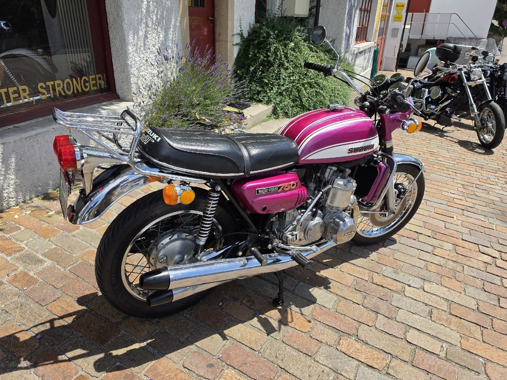 Suzuki Strada: Suzuki GT 750 "Wasserbüffel" – Usato da Glattfelden venduto da Gasoline_Family 2